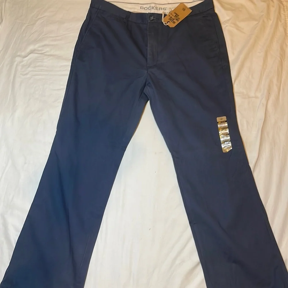 Dockers Men’s The Soft Khaki D3 Classic Blue Pants - Picture 2 of 6